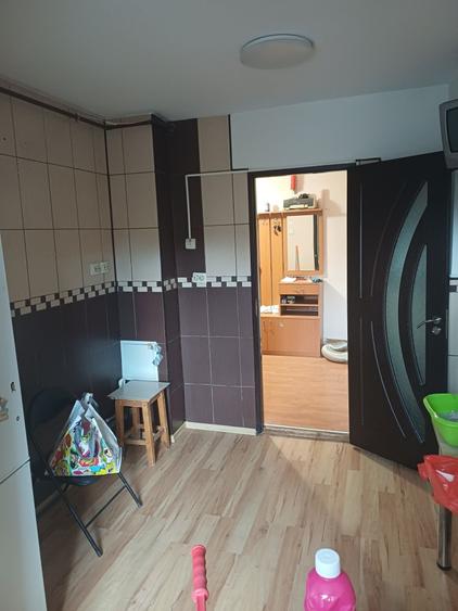 Apartament cu 2 camere decomandat în Uiești