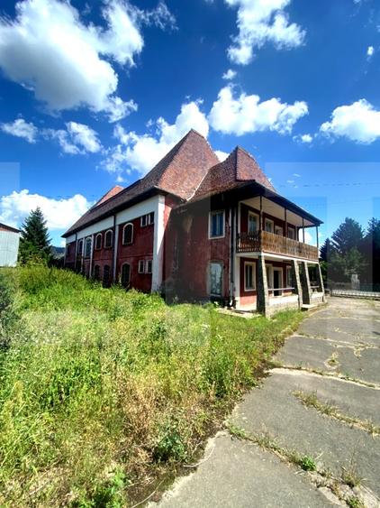 Spațiu comercial, de 594 mp, în Ozun