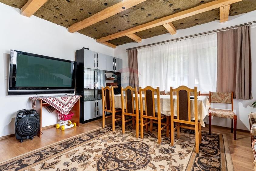 Casă individuală cu 7 camere cu Teren 500 Mp în Măguri-Răcătău