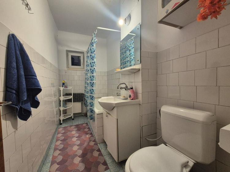Apartament cu 3 camere decomandat în Astra