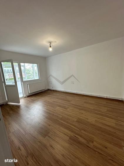 Apartament cu 4 camere decomandat în Dacia