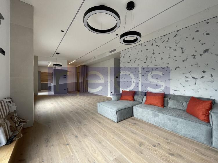 Penthouse cu 3 camere semidecomandat, mobilat în Băneasa