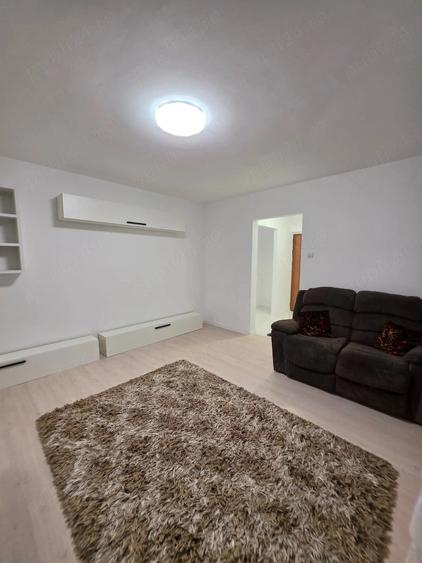 Apartament cu 3 camere semidecomandat în Colentina