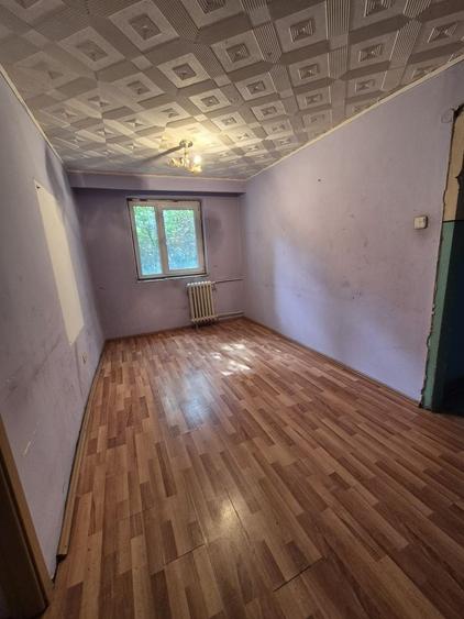 Apartament cu 4 camere semidecomandat în Sălăjan