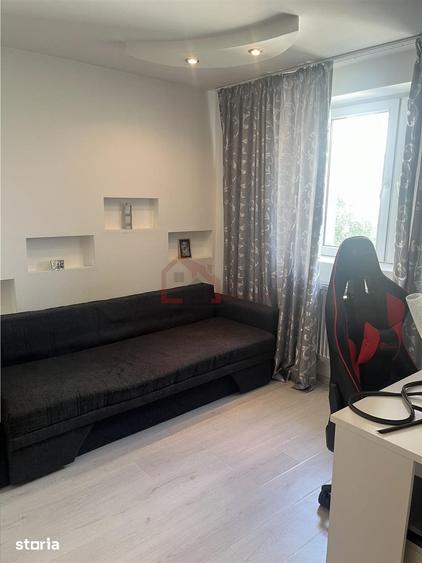 Apartament cu 3 camere semidecomandat în Tei