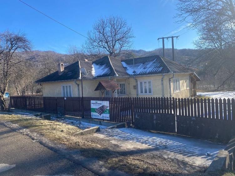 Casă cu 4 camere în Prahuda