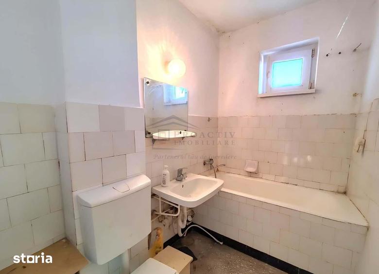 Apartament cu 3 camere semidecomandat în Est