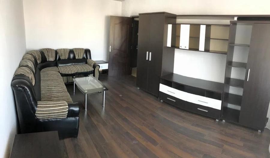 Apartament cu 4 camere decomandat în Tineretului