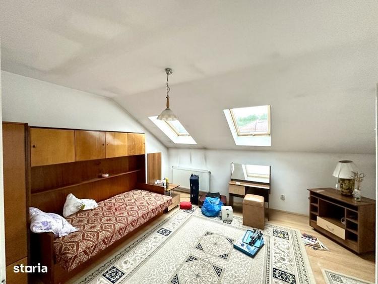Casă cu 4 camere în Dâmbul Rotund