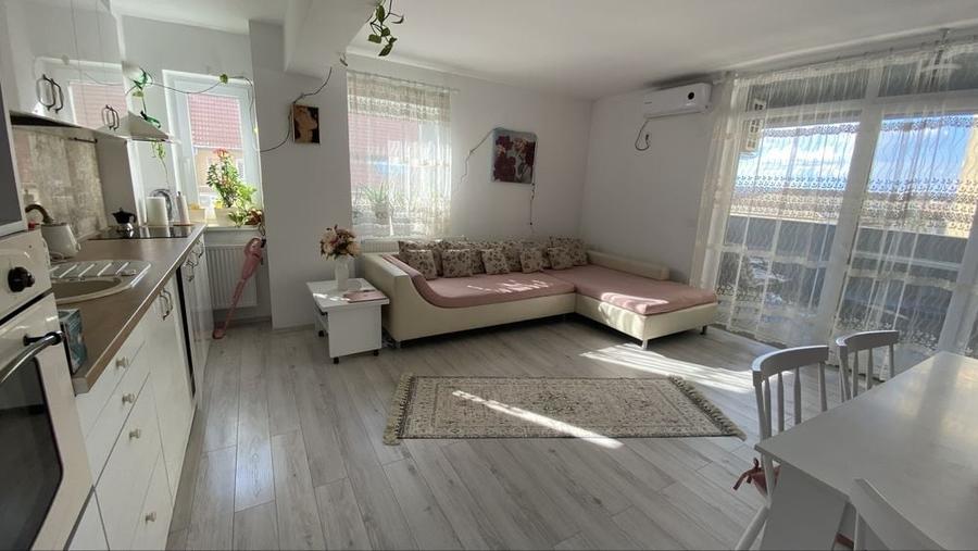 Apartament cu 3 camere decomandat în Exterior Vest