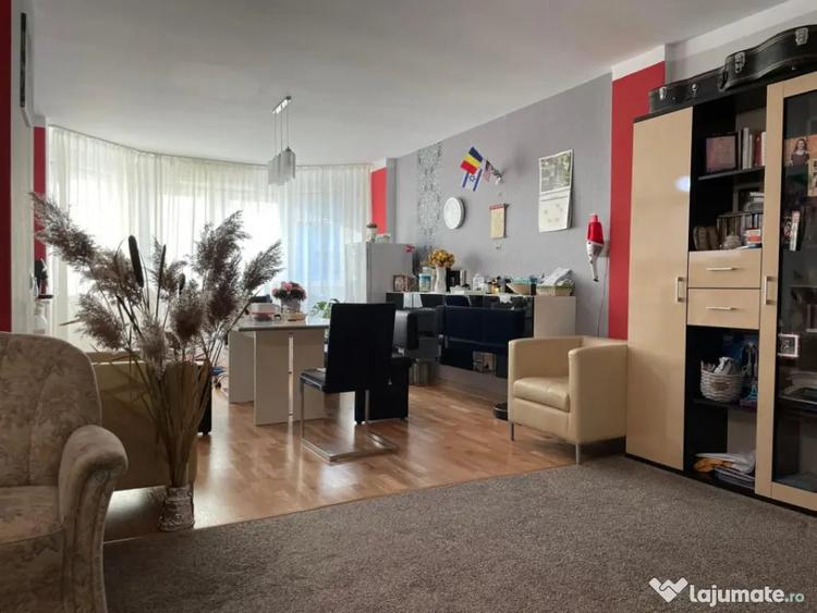 Apartament cu 3 camere semidecomandat în Europa