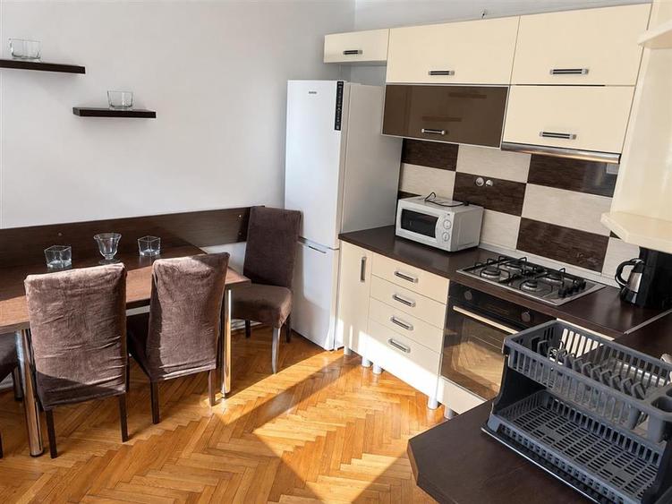 Apartament cu 3 camere decomandat, mobilat în Central
