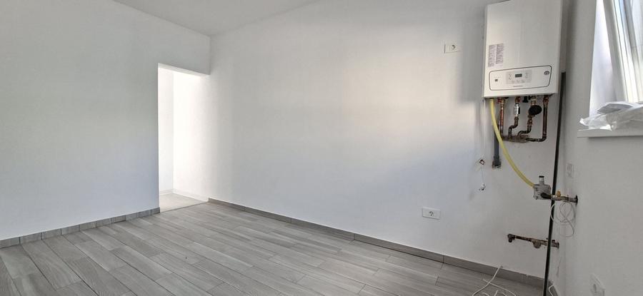 Casă individuală cu 5 camere cu Canalizare în Aradului