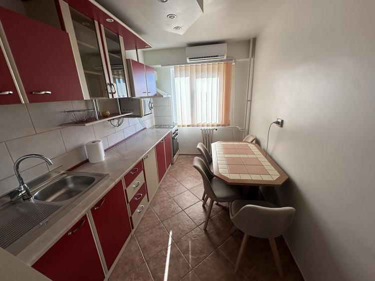 Apartament cu 2 camere decomandat în Casa de Cultură
