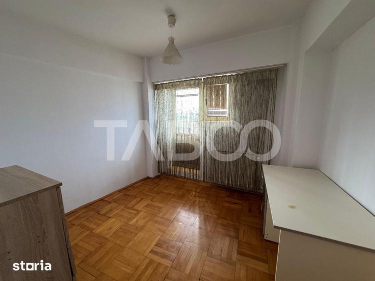 Apartament cu 5 camere decomandat în Turnișor