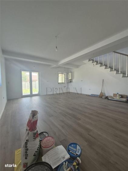 Casă cu 4 camere în Moșnița Veche