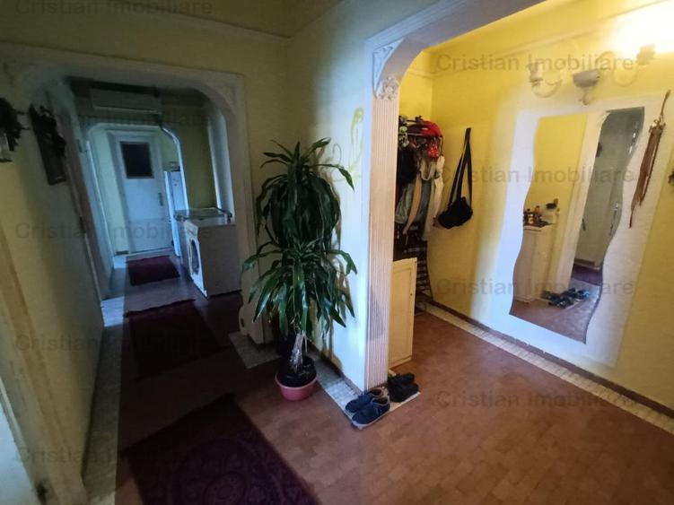 Apartament cu 3 camere decomandat în Apollo