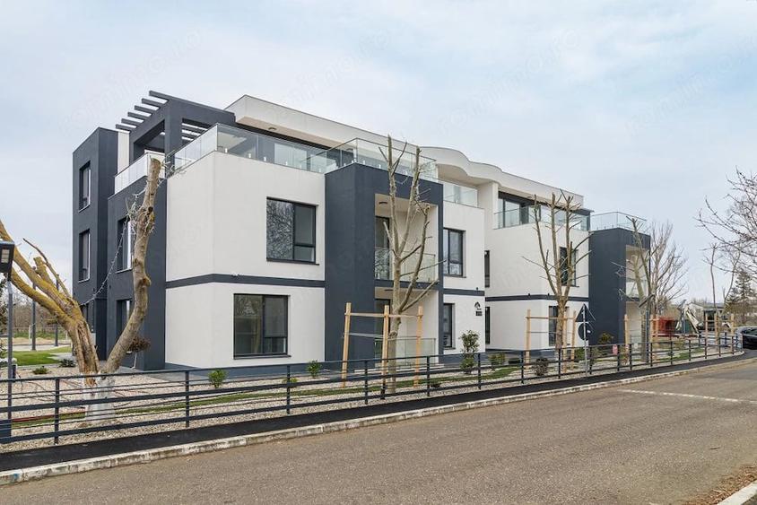 Apartament cu 3 camere semidecomandat în 1 Decembrie
