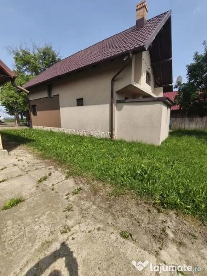 Casă cu 4 camere cu Teren 2600 Mp în Horodnic