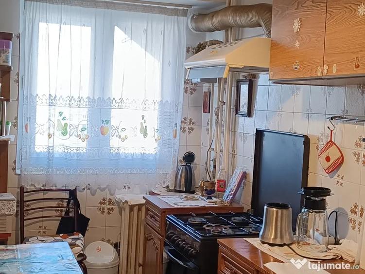 Apartament cu 4 camere decomandat în Pantelimon