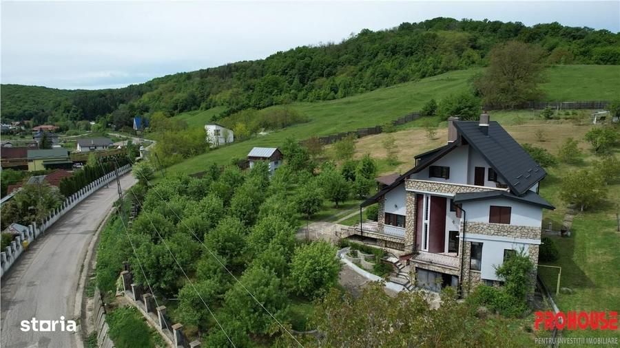 Casă cu 4 camere în Luncani