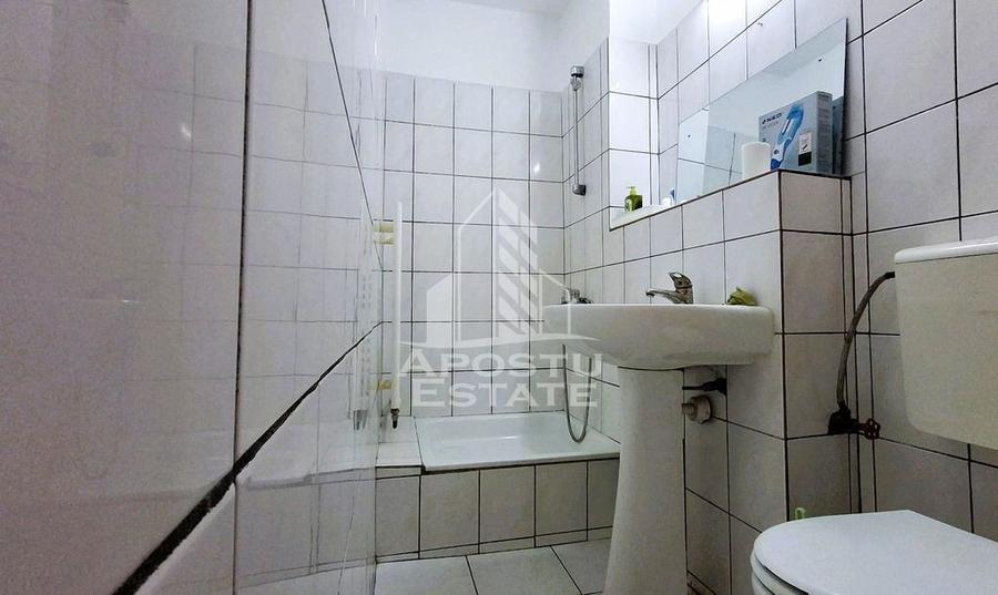Apartament cu 4 camere decomandat, mobilat în Central