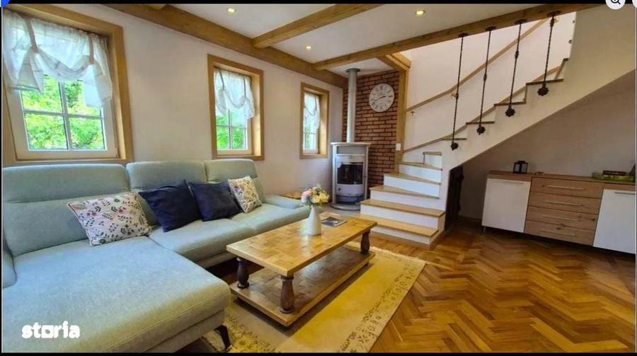 Casă cu 3 camere decomandat în Sibiel