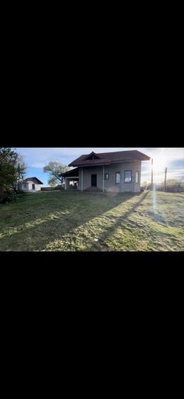 Casă cu 4 camere în Urdari