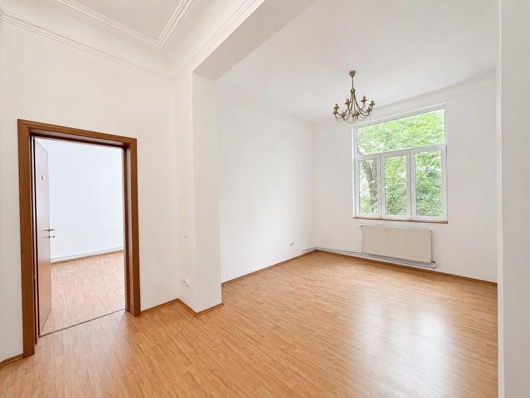 Apartament cu 4 camere circular în P-ța Romană