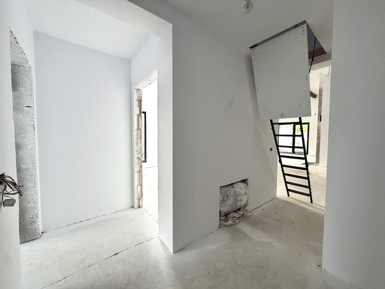 Duplex cu 5 camere cu Canalizare în Ghiroda