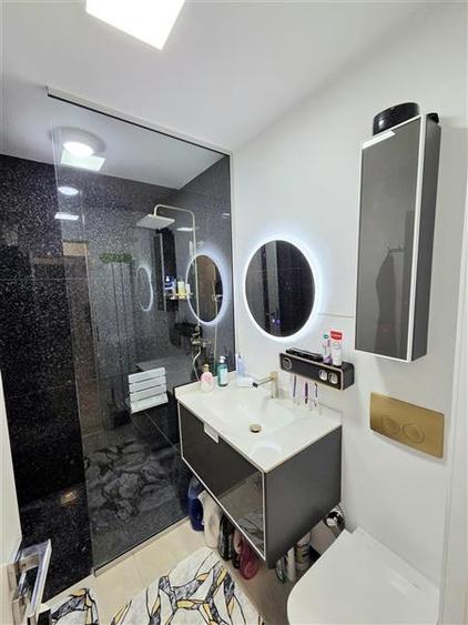 Apartament cu 3 camere semidecomandat, mobilat în Inel I