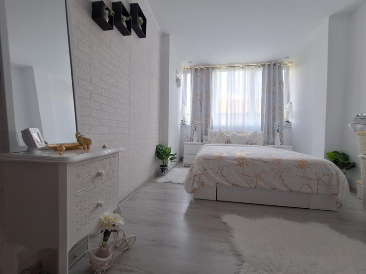 Apartament cu 3 camere semidecomandat, mobilat în Girocului