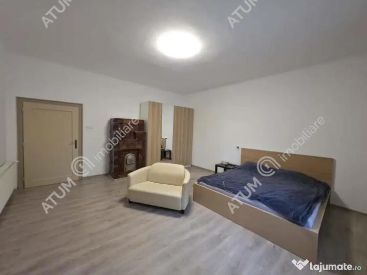 Casă cu 5 camere cu Teren 477 Mp în Piața Cluj