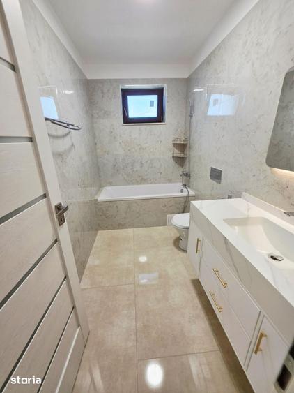 Casă cu 5 camere cu Teren 550 Mp în Păulești