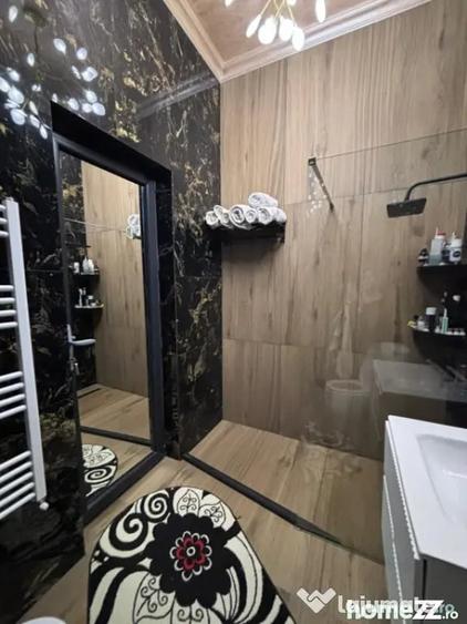 Casă cu 7 camere cu Teren 715 Mp în Central
