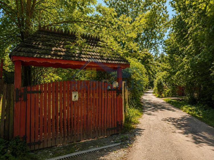 Casă individuală cu 10 camere cu Canalizare în Breaza de Sus