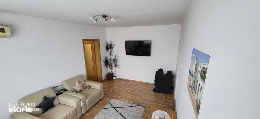 Apartament cu 3 camere decomandat, mobilat în Iancului