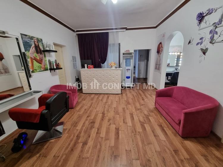 Casă individuală cu 8 camere cu Canalizare în Ultracentral