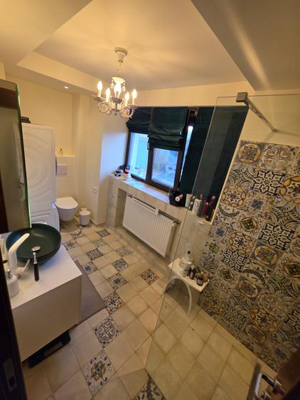 Apartament cu 3 camere semidecomandat în Dorobanți