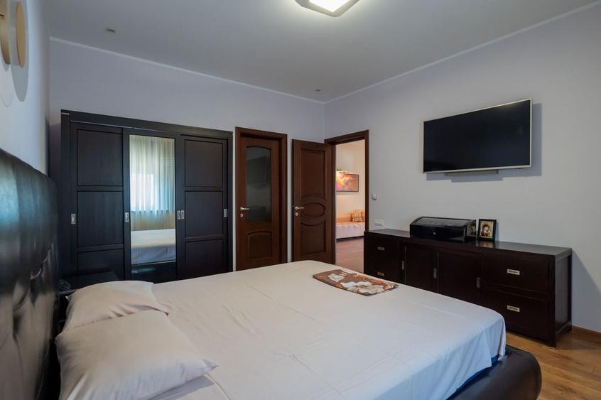 Apartament cu 3 camere decomandat, mobilat în Peninsula