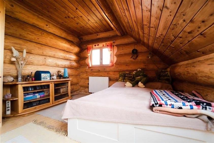 Casă individuală cu 4 camere cu Teren 52800 Mp în Țengheler