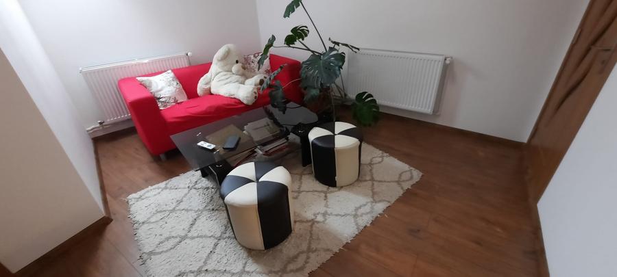Casă individuală cu 7 camere cu Canalizare în Central