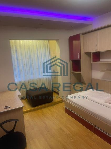 Apartament cu 3 camere decomandat, mobilat în Decebal