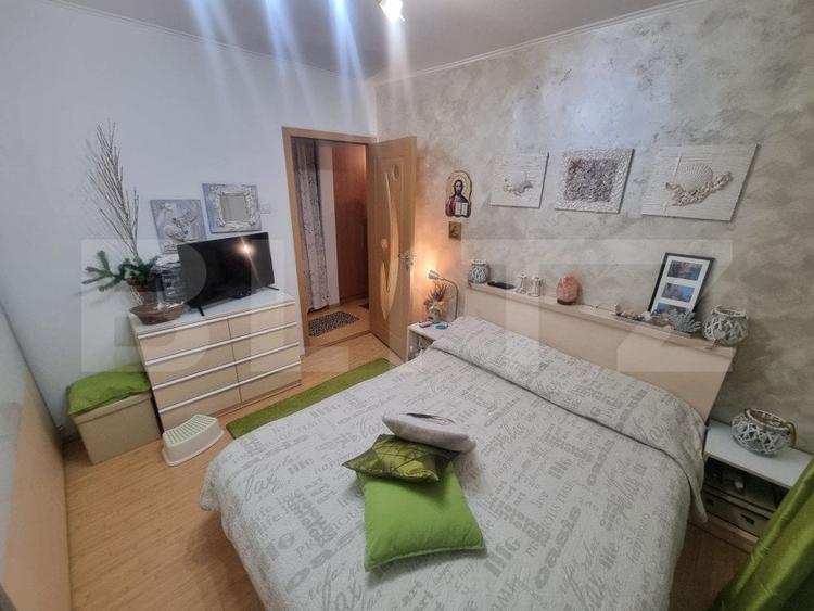 Apartament cu 3 camere decomandat, mobilat în Craiovița Nouă