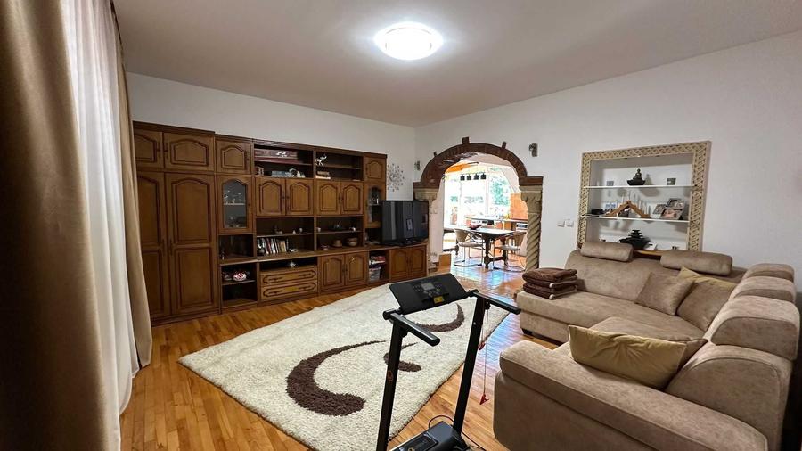 Casă cu 3 camere în Lunei