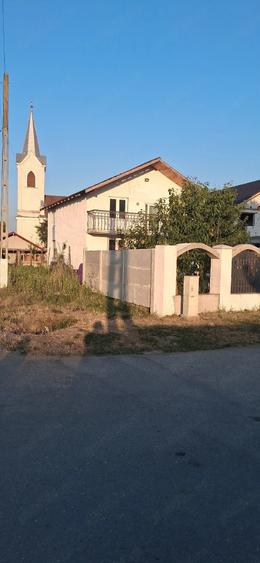 Casă cu 4 camere cu Teren 400 Mp în Central
