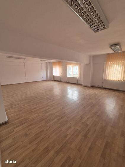 Spațiu comercial, de 400 mp, în Obor