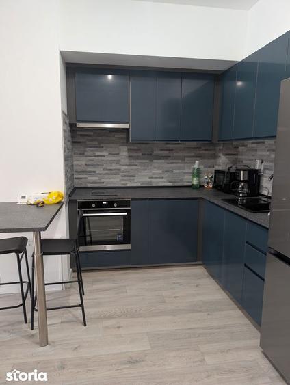 Apartament cu 2 camere, mobilat în Tractorul