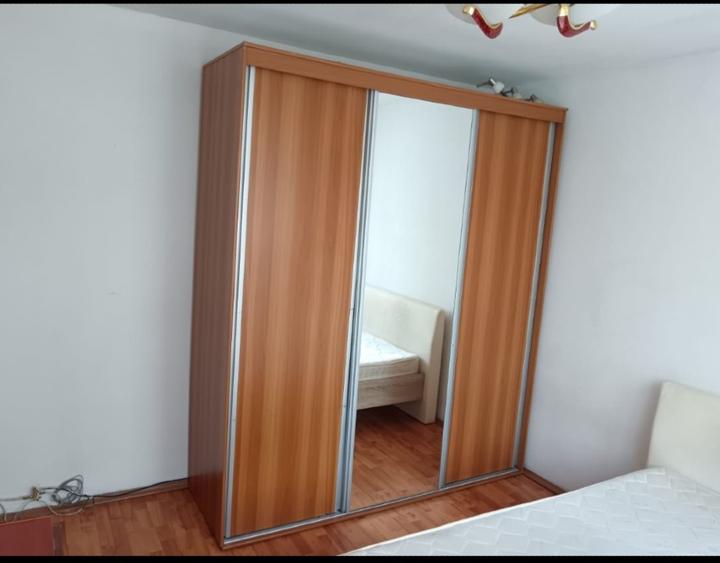 Apartament cu 2 camere decomandat în Precista