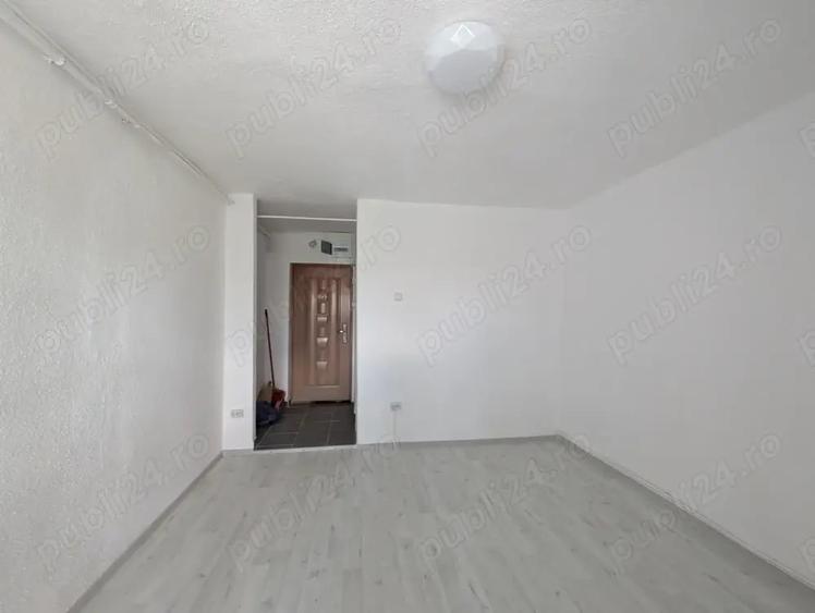 Garsonieră decomandată în Central